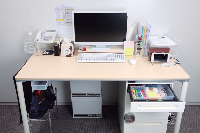 オフィスデスク周りの上手な整理方法 - 西宮市のオフィスデザイン・施工 - 細川商店【OfficeGoodCreator】